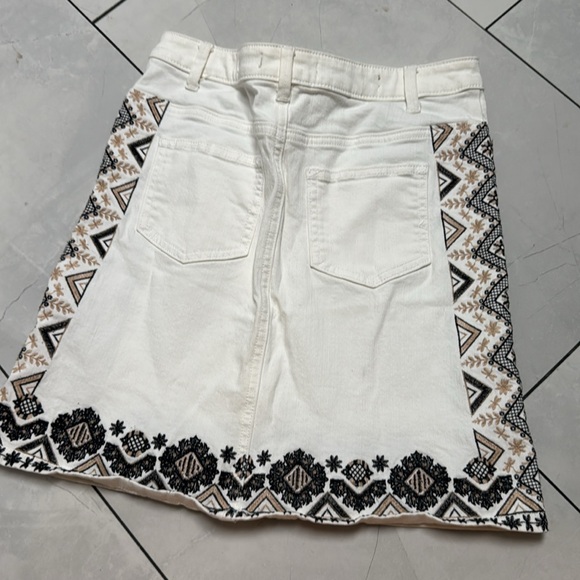 Anthropologie Embroidered Jean Skirt Size 2 - Picture 3 of 4